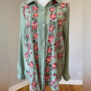 Figueroa & Flower Roll tabbed sleeve green pink floral embroidery work size L